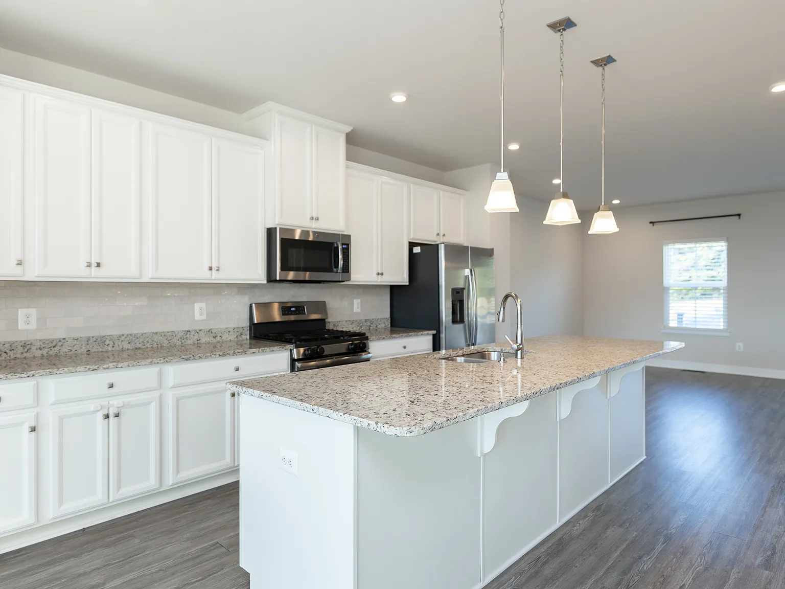 4 bed, 3.5 bath, 2816 sqft, $2,500 — Photo 2