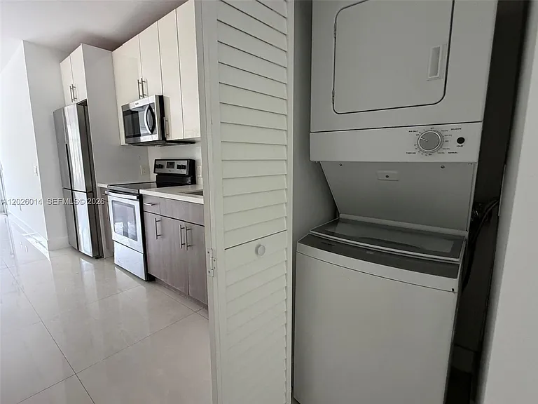 44 NW 10th Ave #3 — Photo 7