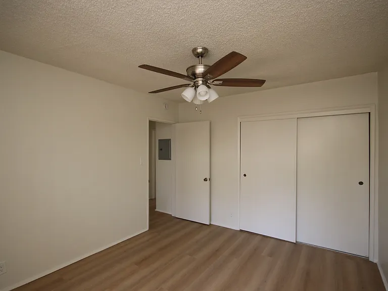 526 W Huntington Dr #J — Photo 20