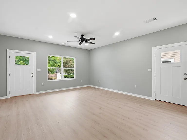 717 Burton St — Photo 3