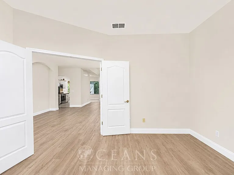 19 Old Port Cir — Photo 5