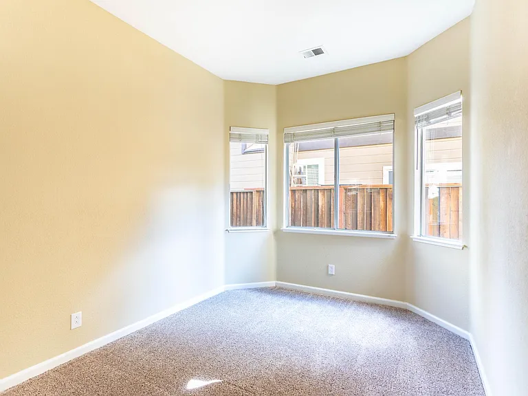 1040 Dellwood Ct — Photo 31