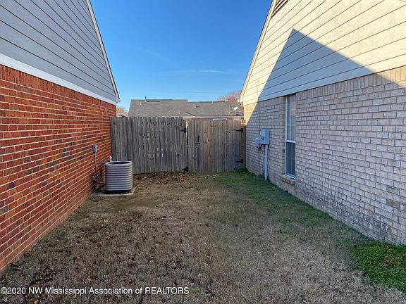 3rd image of 7105 Redfern Dr