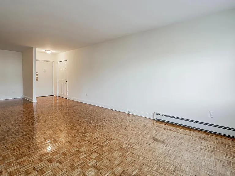 Imperial Apartments — Photo 7