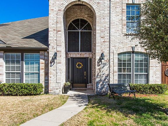 4th image of 2206 Valley Creek Dr