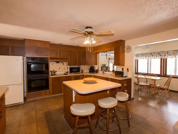 3rd image of 22 Pitarys Dr