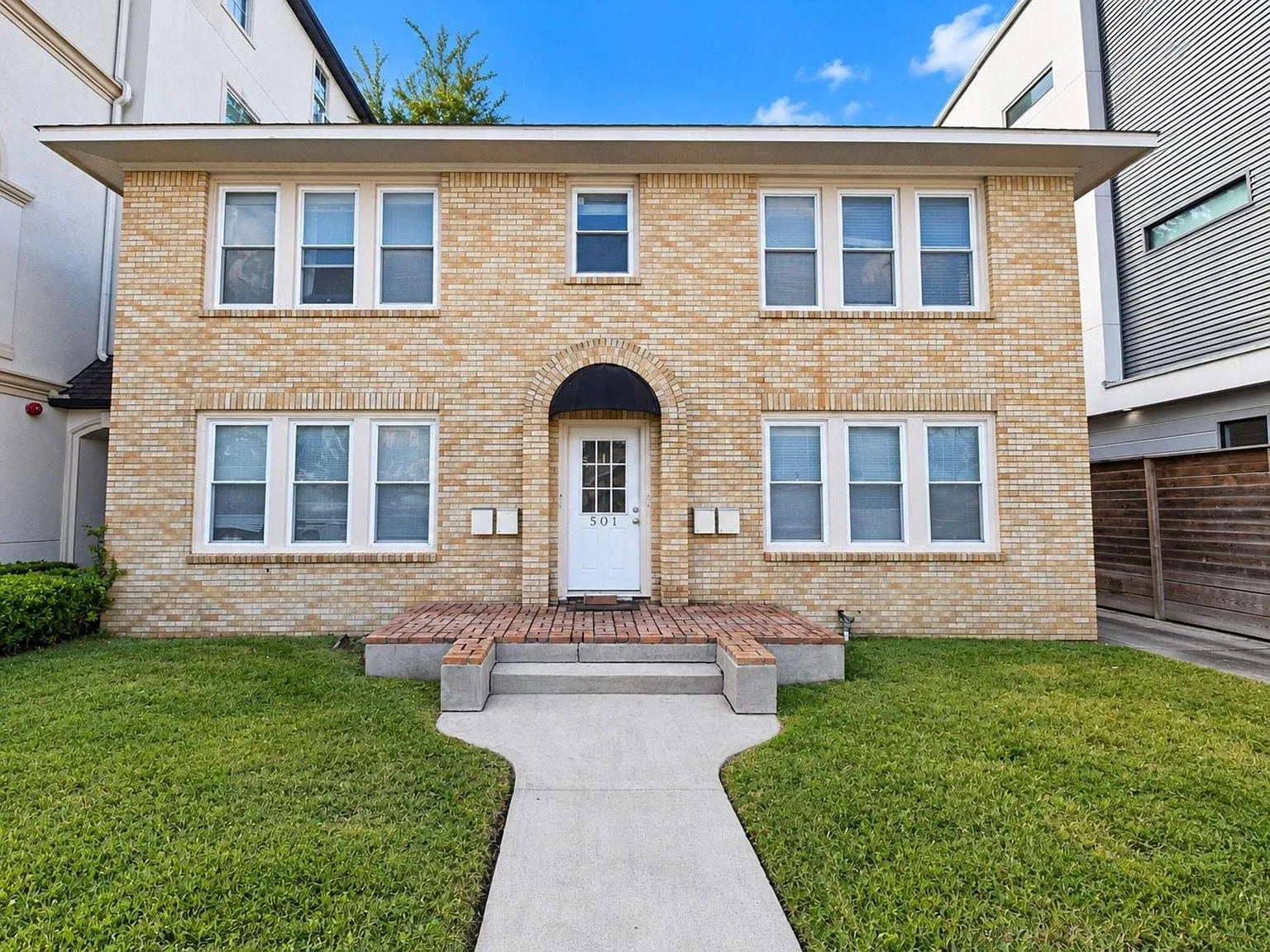 1 bed, 1.0 bath, 720 sqft, $1,300 — Photo 1