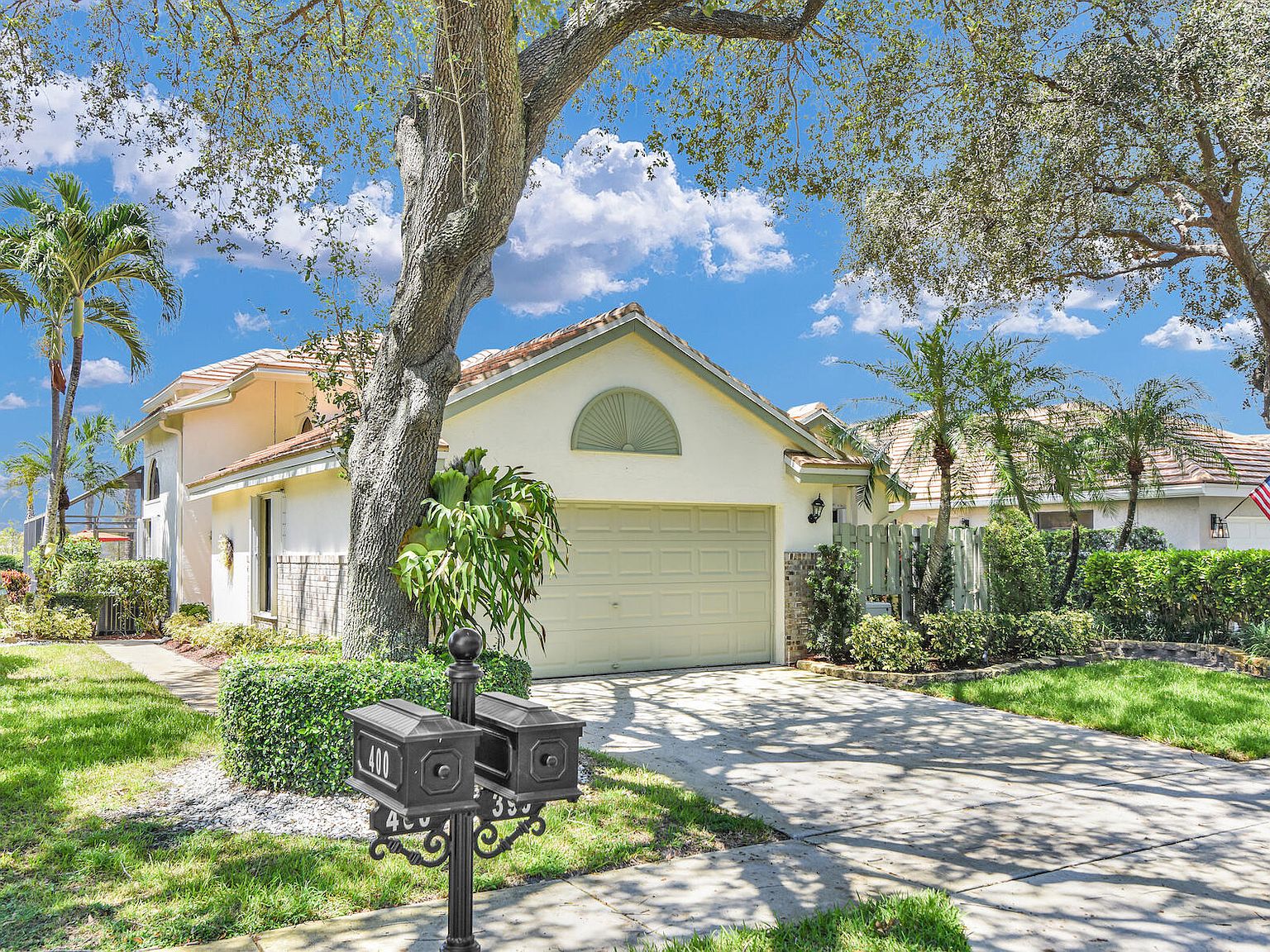 390 Sherwood Forest Dr