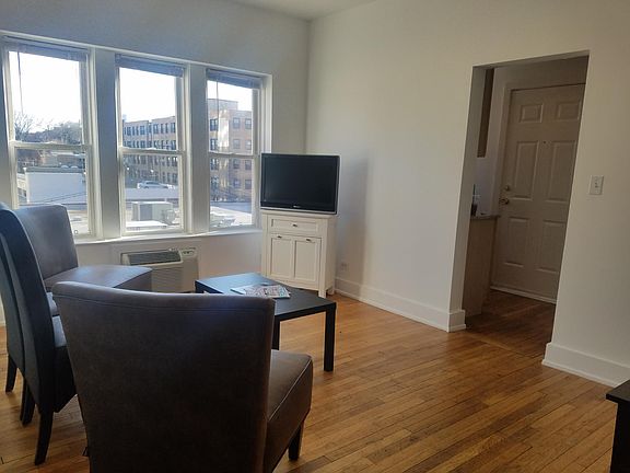 5th image of 509 W Deming Pl