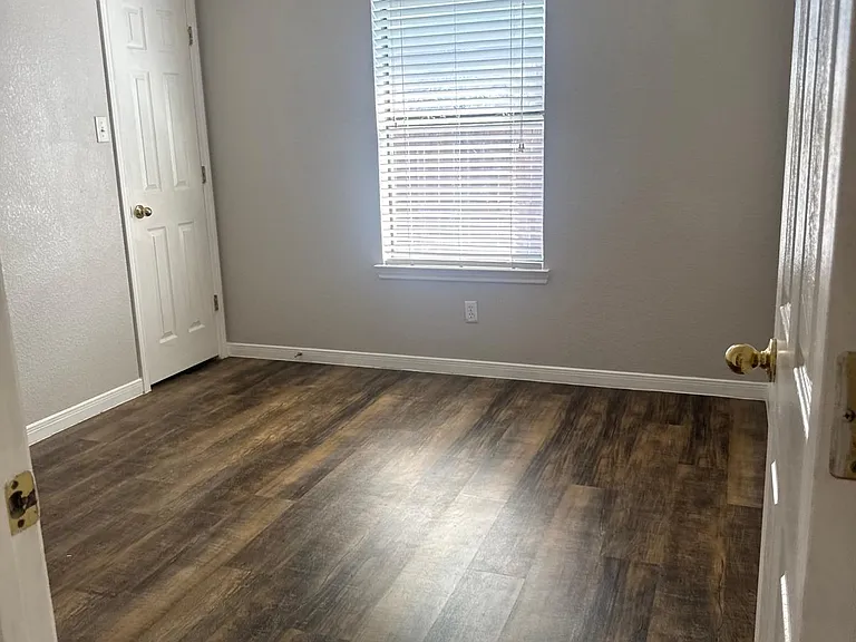 3604 Dustin Ct #B — Photo 1