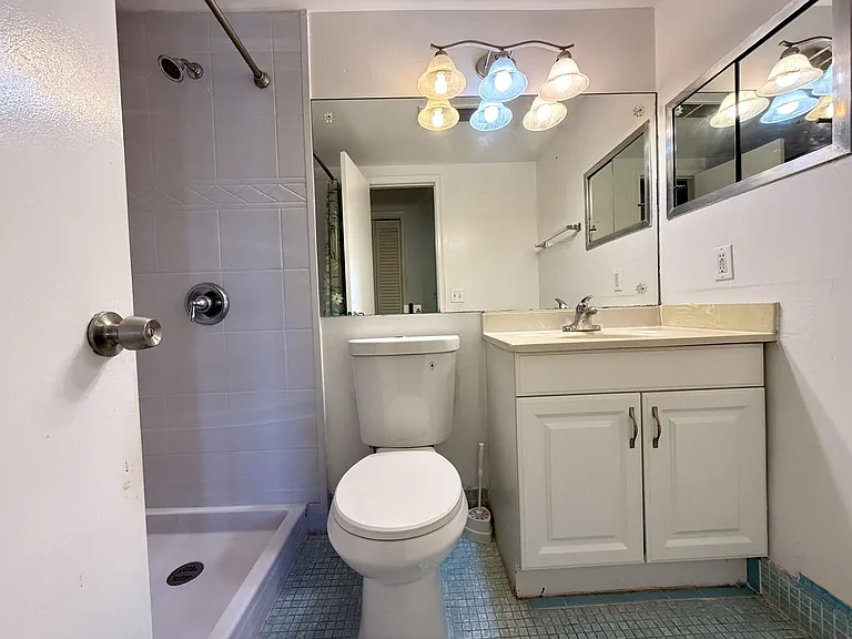 158 Easthampton G — Photo 10