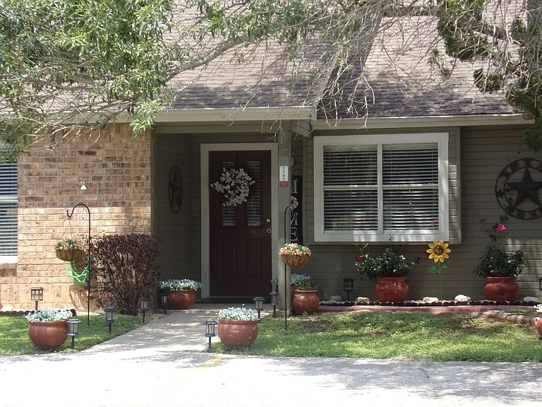 Country View Apartments — Photo 7