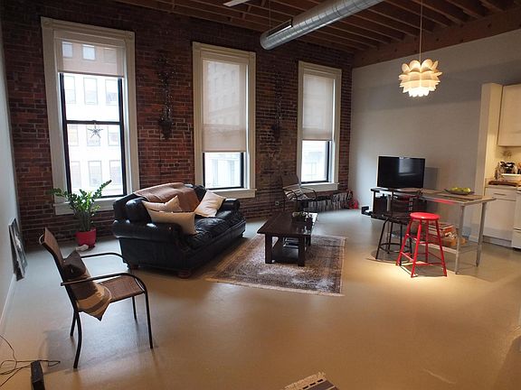 3rd image of 15 E Gay St APT 4B
