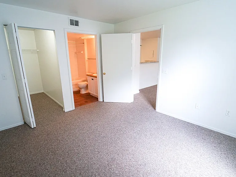 Whistler's Cove Apartments — Photo 20