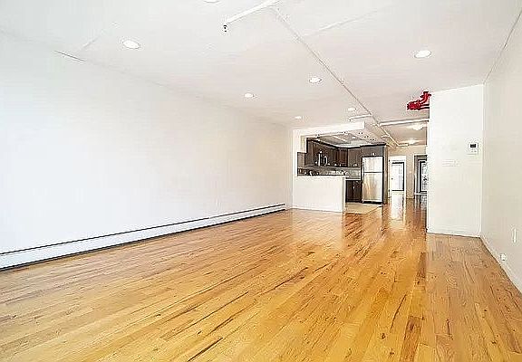 3rd image of 18 E 125th St APT 2