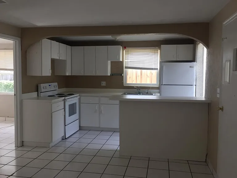 308 N Clearview Ave — Photo 2