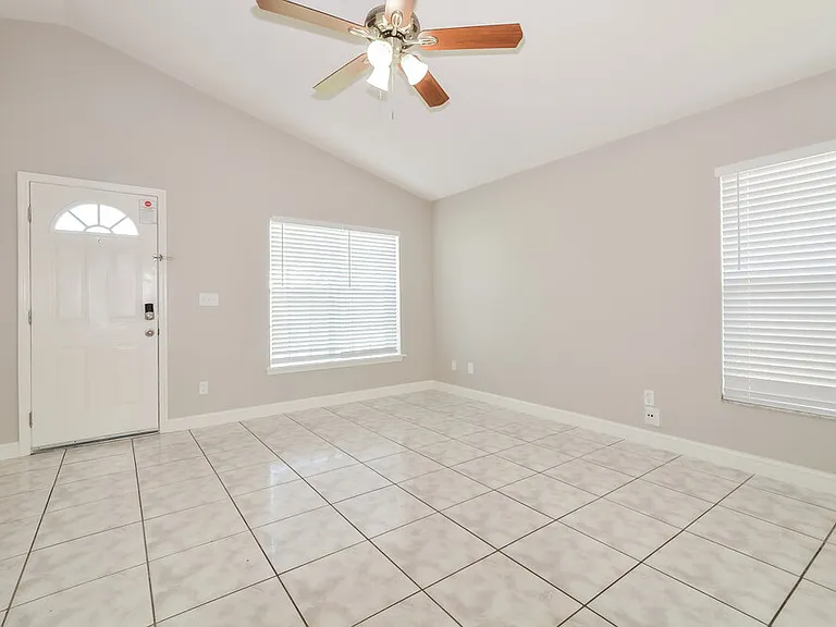 9599 Lupine Ave — Photo 7