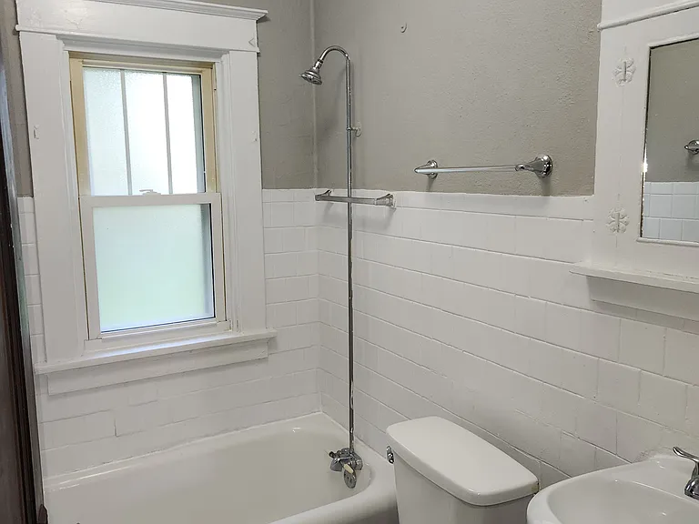 7632 Santa Monica Ave — Photo 4