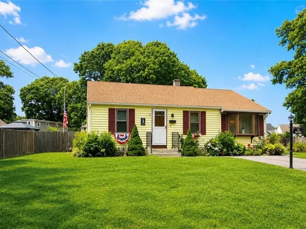 111 Hayes St, Warwick, RI 02886