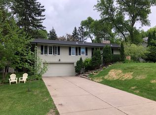 5513 Mirror Lakes Dr, Edina, MN 55436