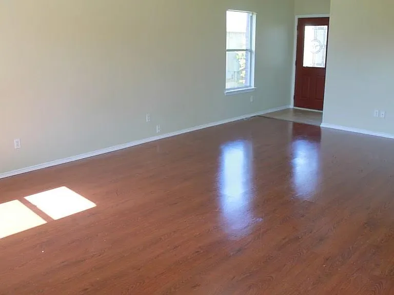 1009 Clayton Dr — Photo 10