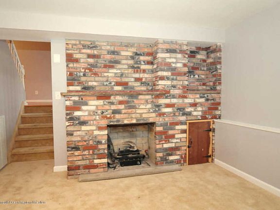 5th image of 27 Norwood Dr
