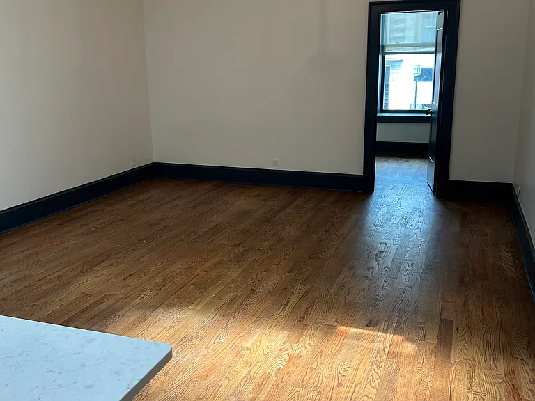 376 2nd St #8 — Photo 4