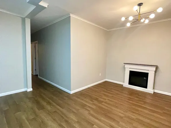 162 Nelson Avenue image 2 of 22