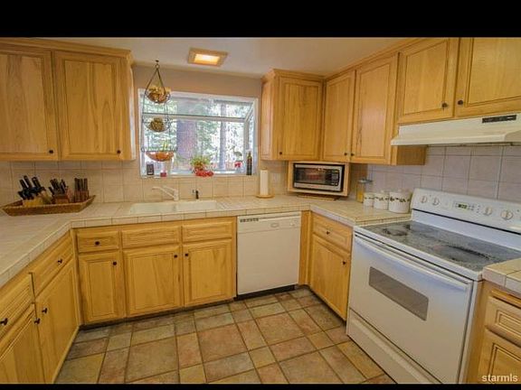4th image of 687 Michael Dr