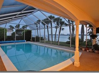 582 Spoonbill Dr, Sarasota, FL 34236