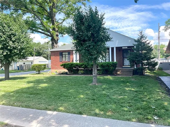 2301 Woodlawn Ave, Granite City, IL 62040
