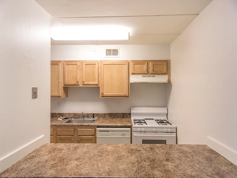 Oxford Hill Apartments — Photo 7