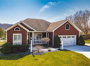 6 Greenmont Gdns, Vienna, WV 26105