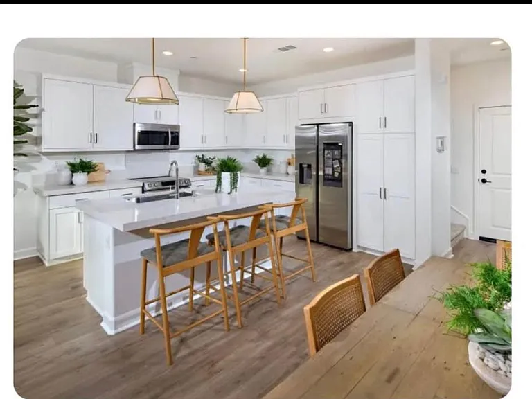 737 Maria Way #3 — Photo 2