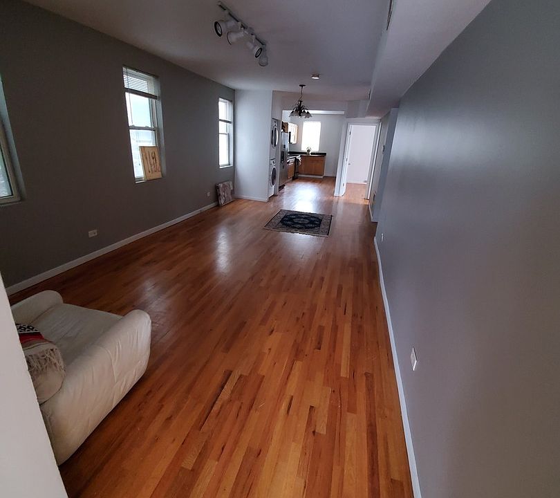 1st image of 2946 N Lincoln Ave APT 2