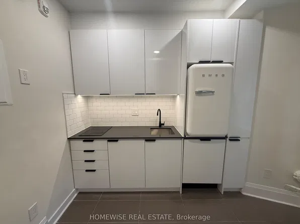 1 Triller Ave #105, Toronto, ON M6K 3B7