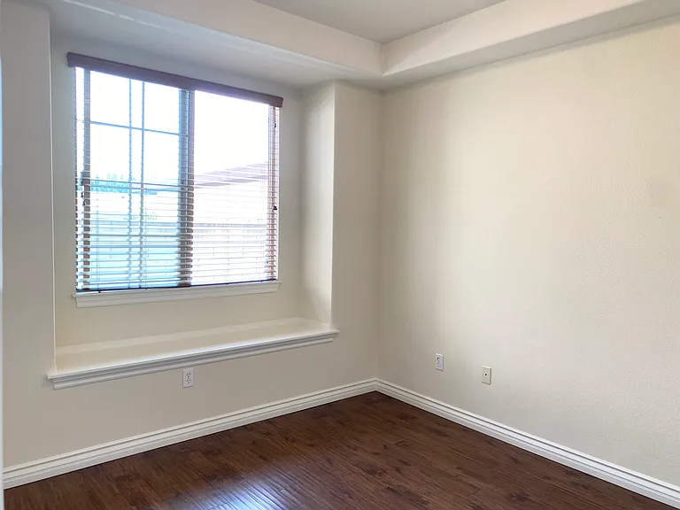 5531 Sultana Ave — Photo 9