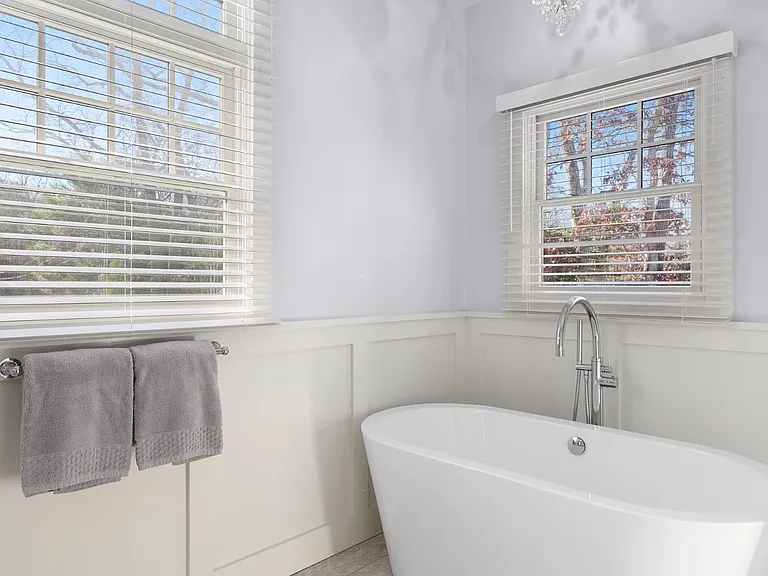 127 Tyrone Dr — Photo 10