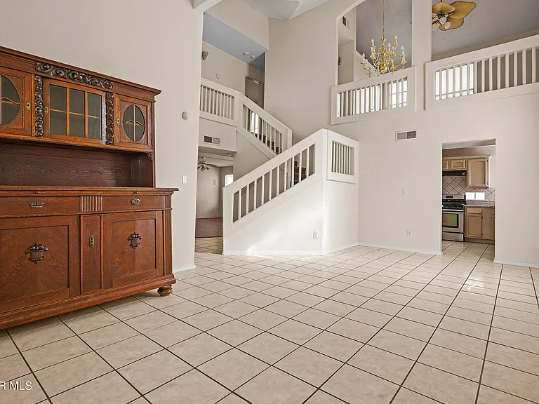 7481 Umbria Dr — Photo 32