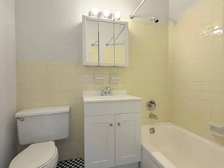 152 Parkside Ave #4L — Photo 7