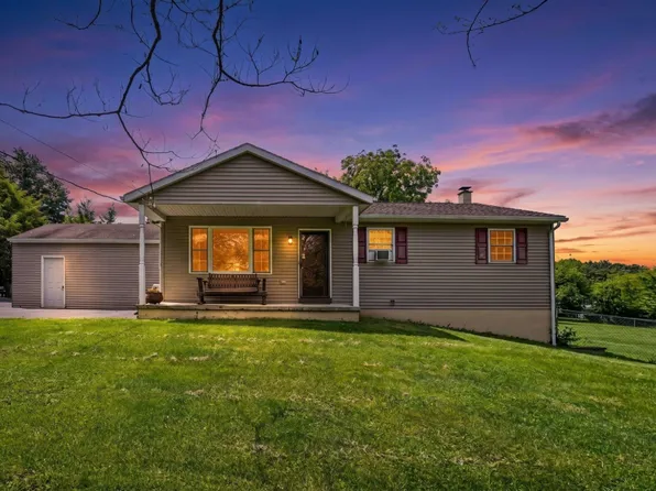 520 Schoolhouse Rd, Bernville, PA 19506