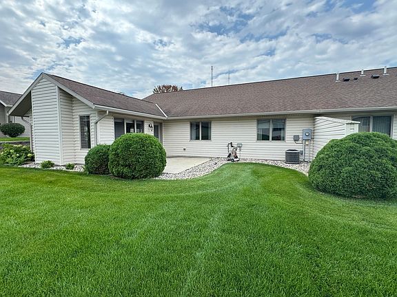 3rd image of 1724 Lower Trentwood Cir NE