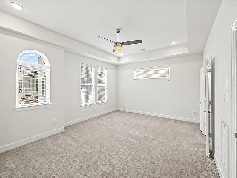 719 Leverkuhn St — Photo 28