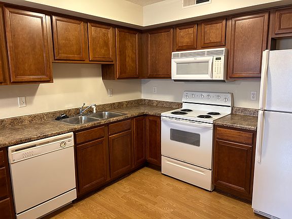 5th image of 1695 N Jones Blvd APT 4