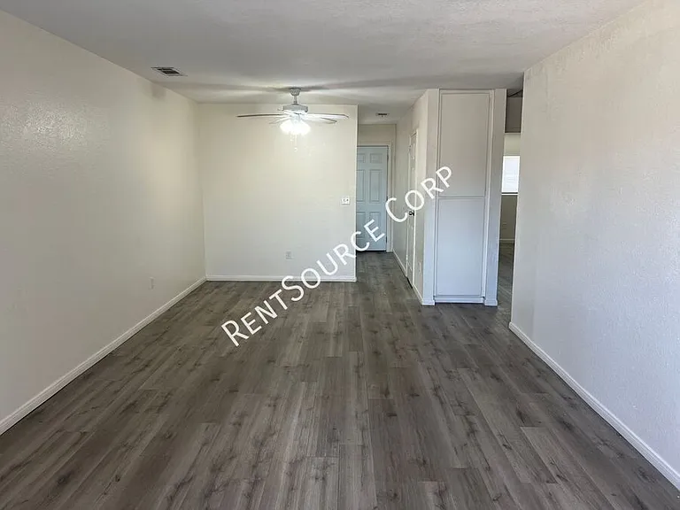 1131 Barstow Rd #B — Photo 4