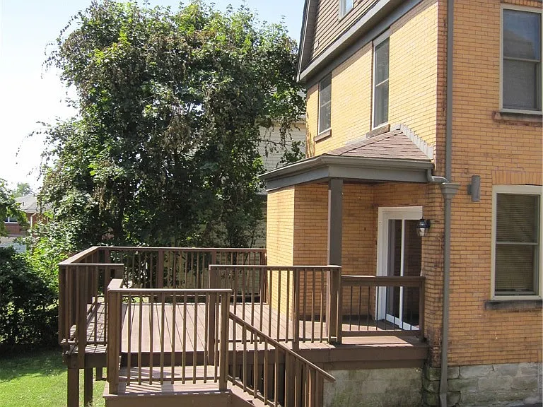 471 Oneida St — Photo 3
