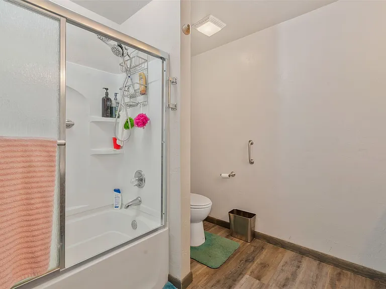 380 S Pine St — Photo 7