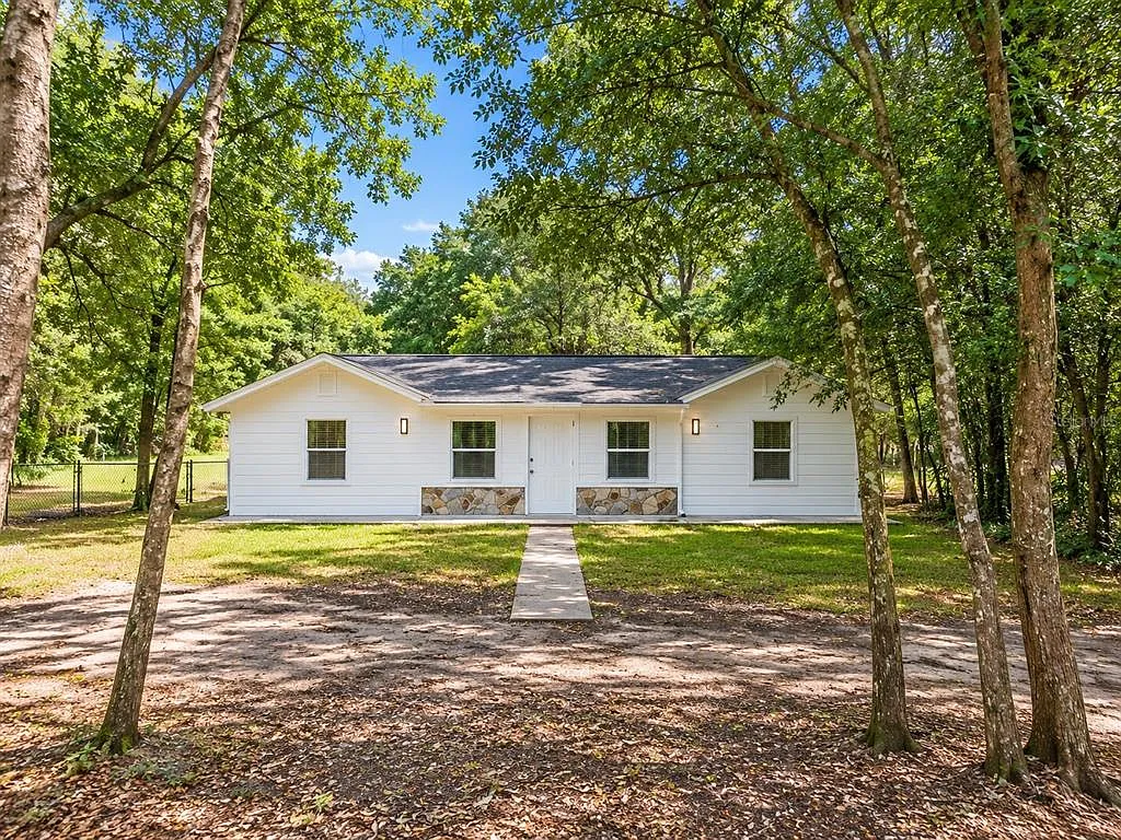 3 bed, 1.0 bath, 940 sqft, $1,750 — Photo 1