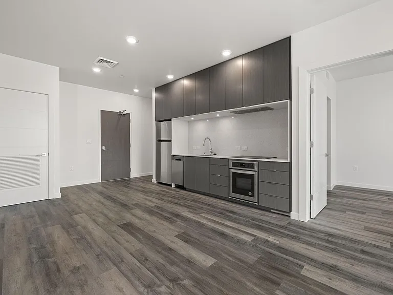 17 Central — Photo 18
