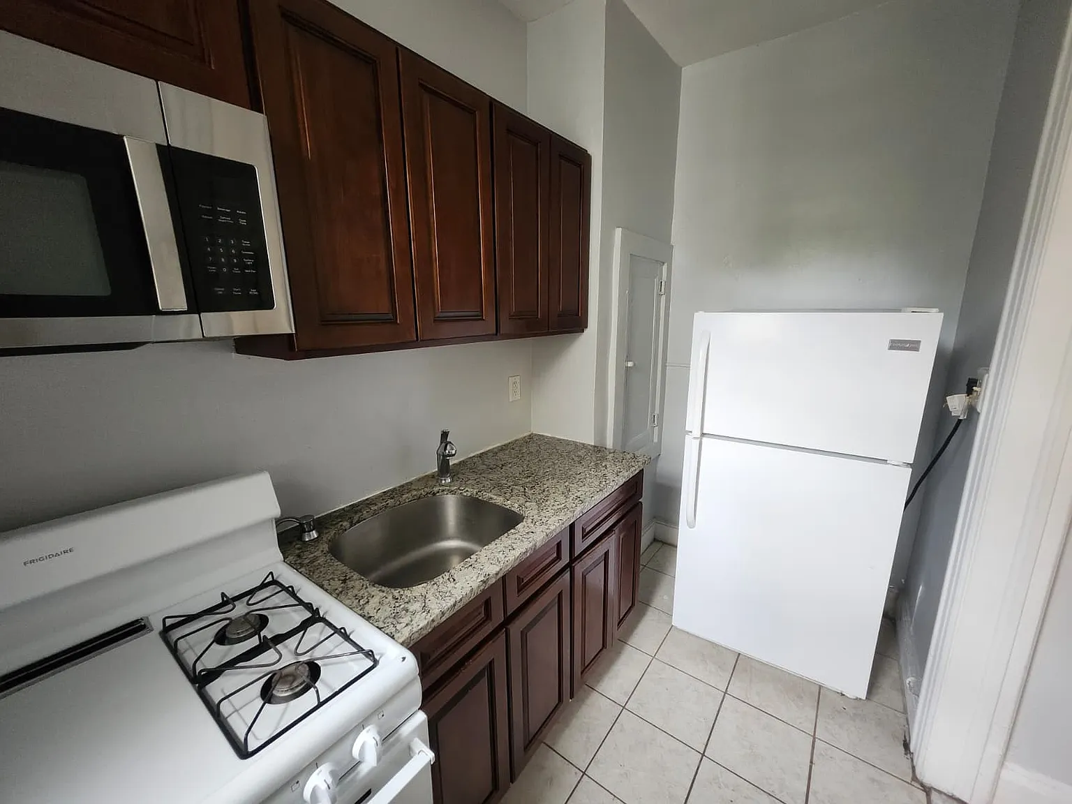 46 Hill St — Photo 2